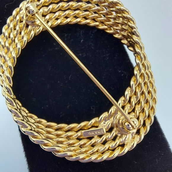 Vintage Monet Goldtone Brooch. GC&Beautiful. - Picture 5 of 7